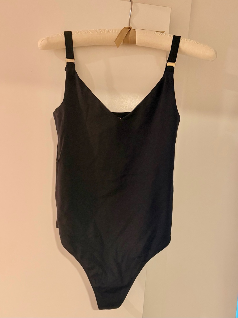 Babaton Black Contour Scoop-Neck Bodysuit